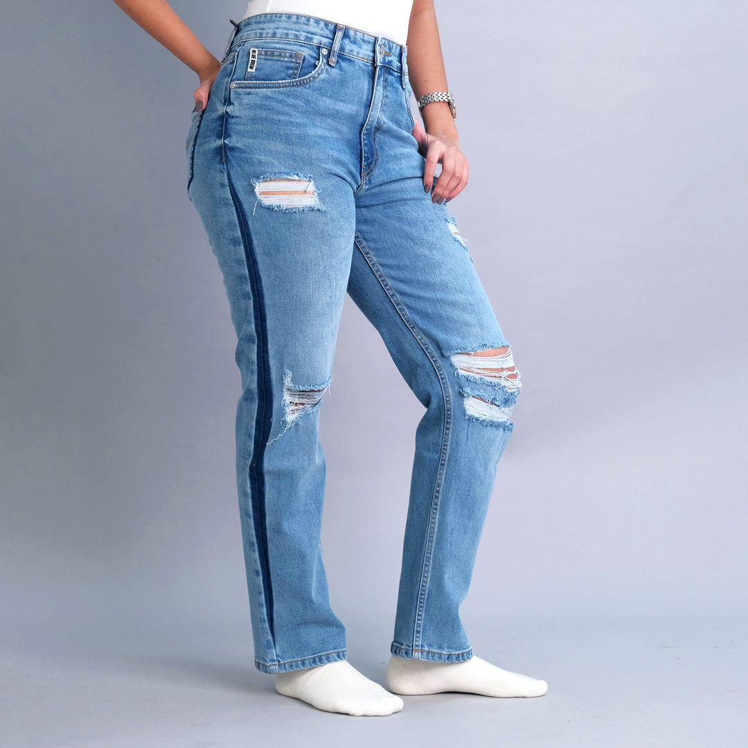 CROPPED DISTRESSED SLIM STRAIGHT FIT
