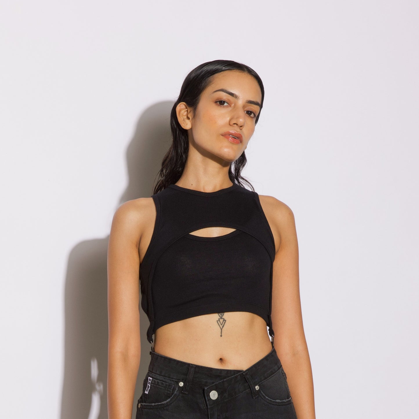 THE PULL ME UP BLACK CROP TOP