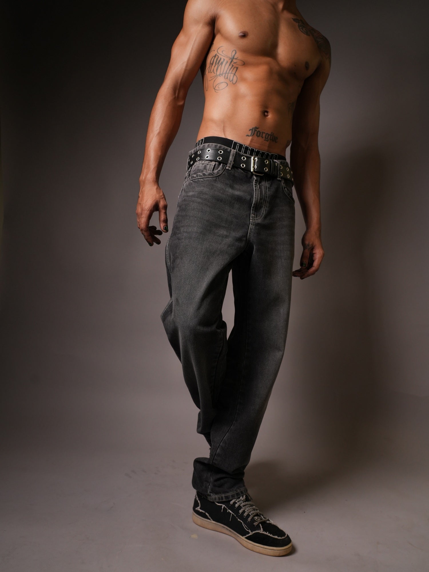 CHARCOAL STRAIGHT FIT MEN’S DENIM