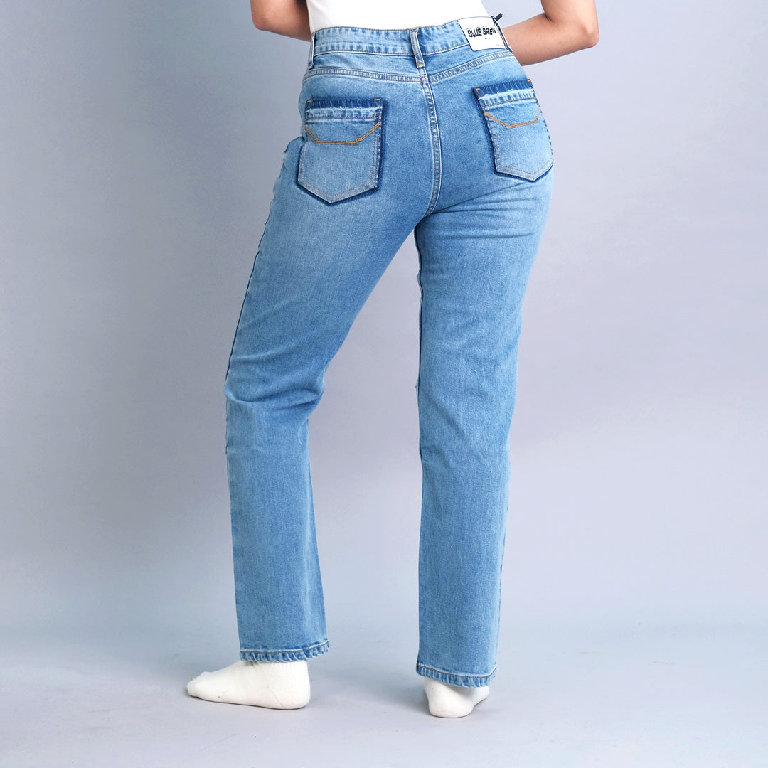 CROPPED DISTRESSED SLIM STRAIGHT FIT