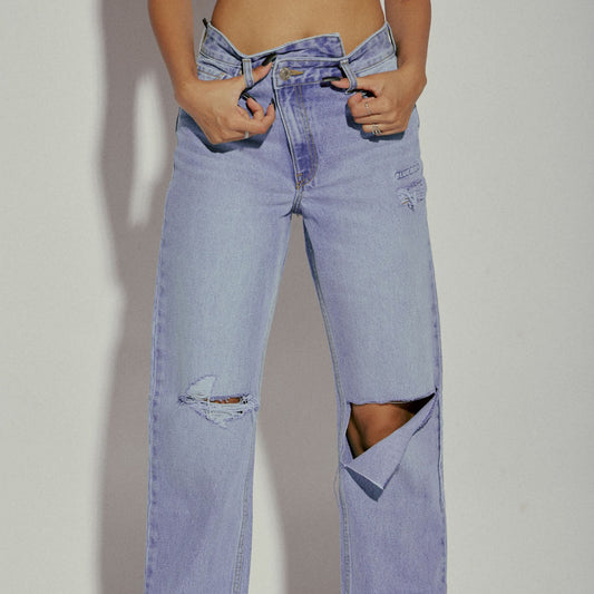 ASYMMETRICAL RIPPED LOOSE FIT JEANS